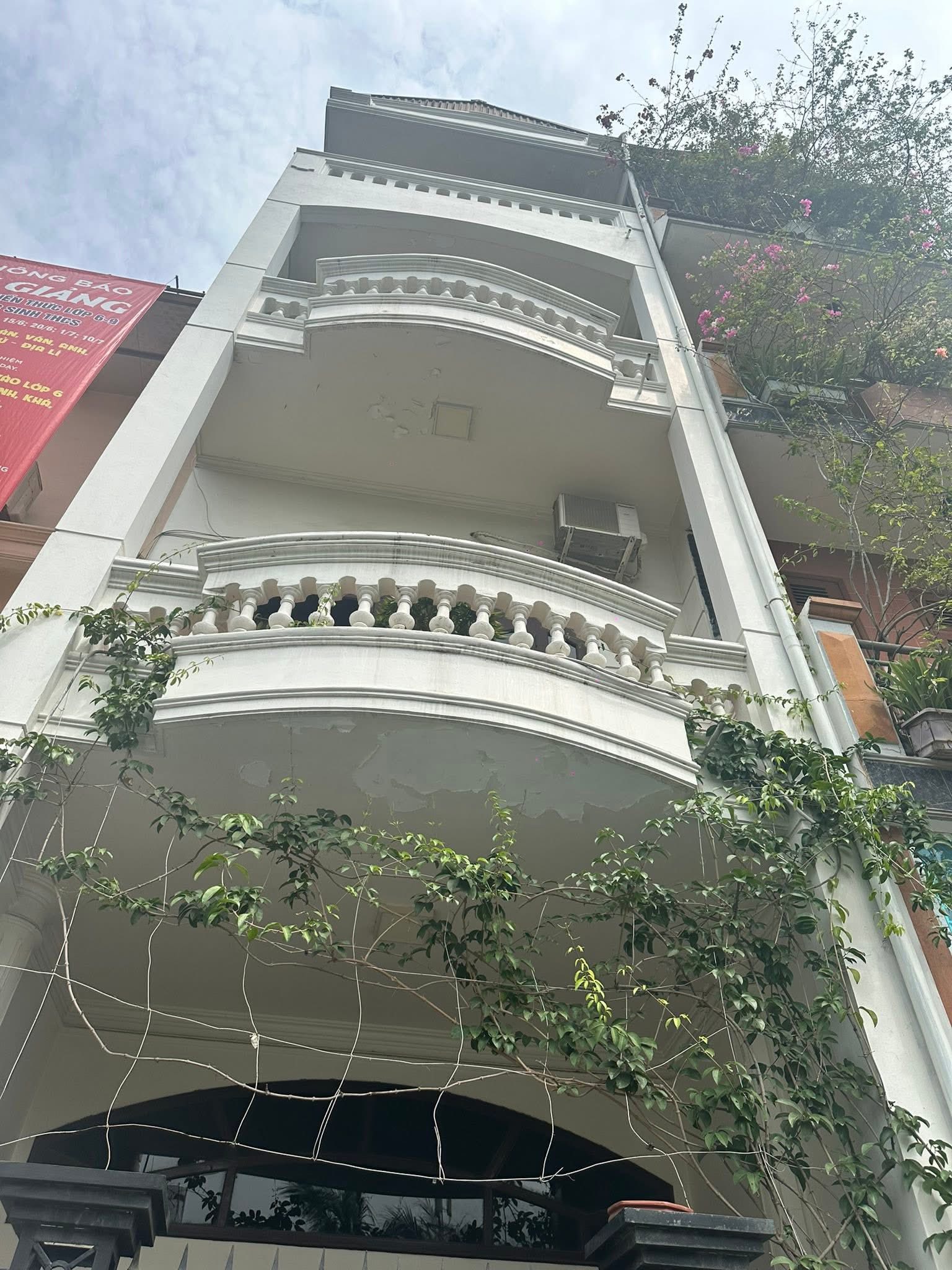 Bán nhà phố Cát Linh, Đống Đa, hai mặt tiền, ngõ ô tô, gần phố, 55m, 6 tầng, 19 tỷ. 15981567