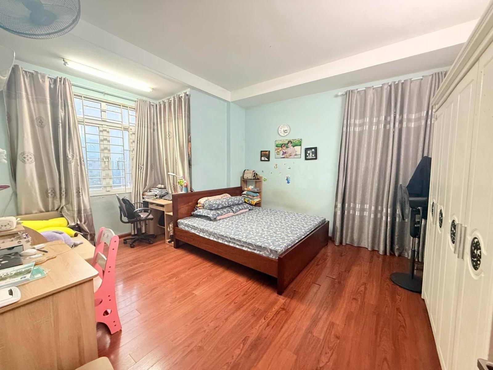 Bán nhà phố Cát Linh, Đống Đa, hai mặt tiền, ngõ ô tô, gần phố, 55m, 6 tầng, 19 tỷ. 15981567