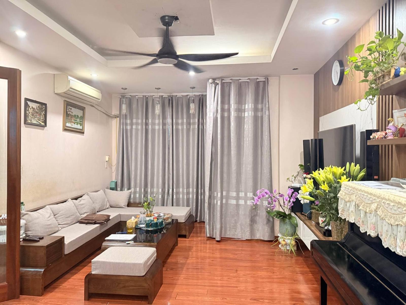 Bán nhà phố Cát Linh, Đống Đa, hai mặt tiền, ngõ ô tô, gần phố, 55m, 6 tầng, 19 tỷ. 15981567