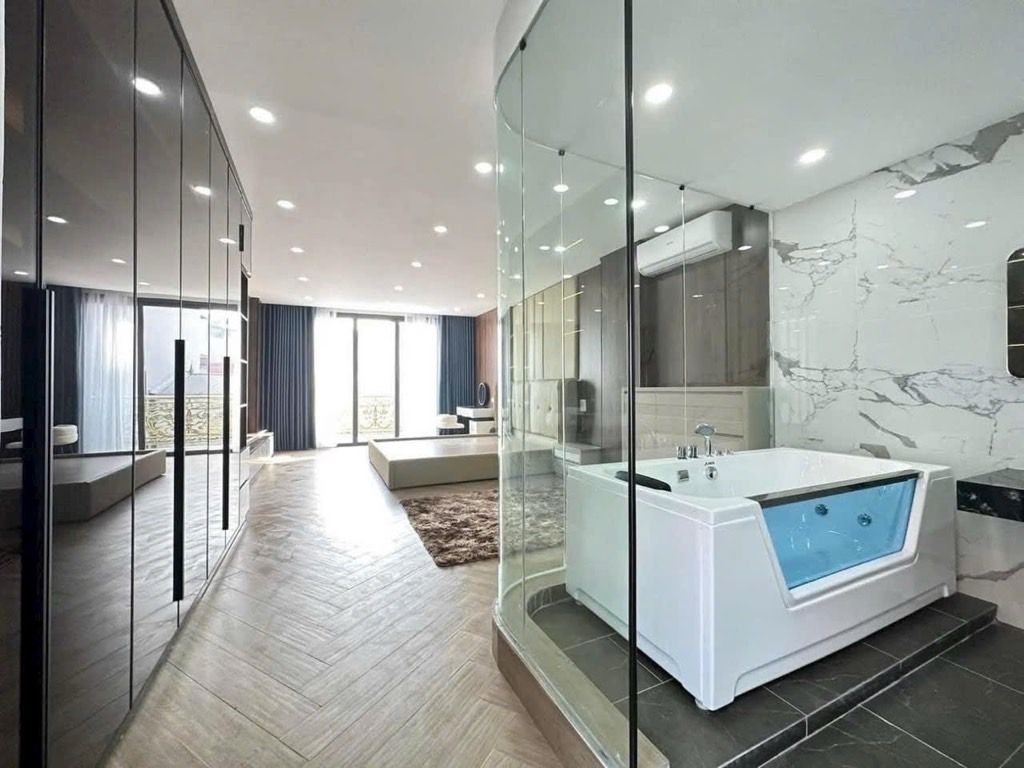 Cần bán nhà ngõ 24 Ngọc Lâm, 58m x 6T gara thang máy, kinh doanh nhỏ. ở luôn 15981613