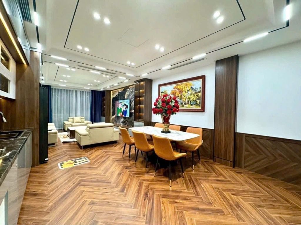 Cần bán nhà ngõ 24 Ngọc Lâm, 58m x 6T gara thang máy, kinh doanh nhỏ. ở luôn 15981613