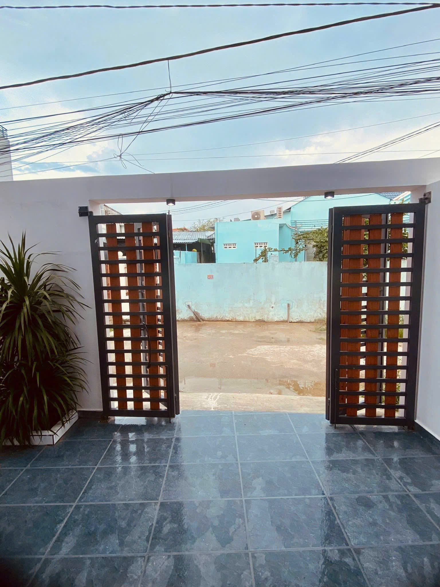 Nhà mới 2 tầng mặt tiền đường Ruộng Thổ, ngay đường Thông Tin - Diên An, Diên Khánh 15981618