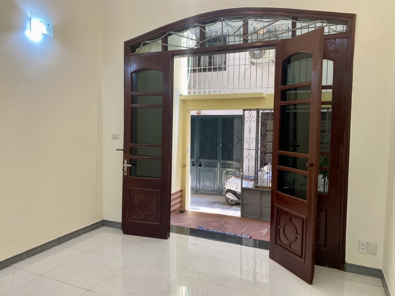 Bán gấp giá rẻ Nguyễn Văn Linh 75m, 3 tầng, mặt tiền 6m, 7.8 tỷ Long Biên. 15981637