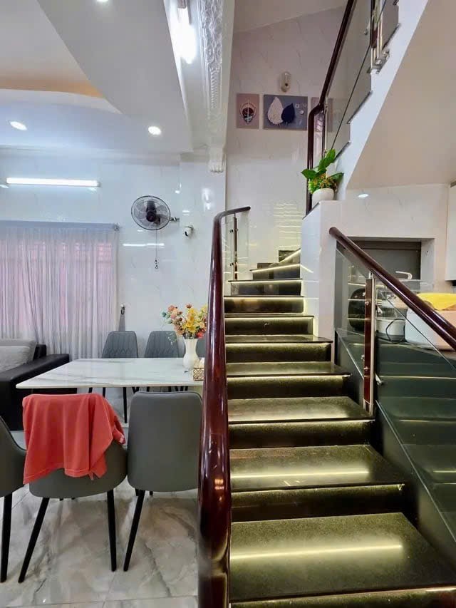 NHÀ 5 TẦNG BTCT ĐƯỜNG BÌNH THỚI - HẺM XE TẢI - SÁT MẶT TIỀN - NGANG 4X10 - 3 PHÒNG KHÉP KÍN - GIÁ 8.5 TỶ TL Zalo: 0909801083 ( 林全丰）  15981660