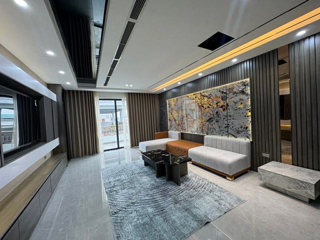 nhà đẹp Nguyễn Văn Cừ, 7 tầng thang máy, gara ôtô, điều hoà âm trần, full nội thất 15981658