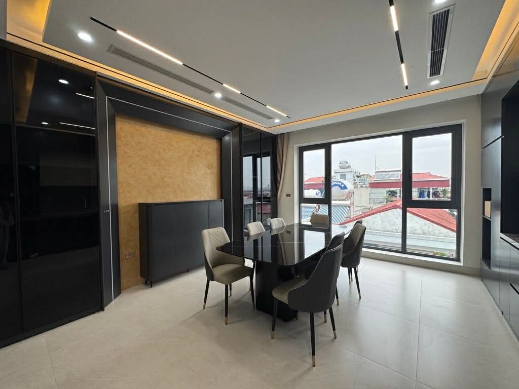 nhà đẹp Nguyễn Văn Cừ, 7 tầng thang máy, gara ôtô, điều hoà âm trần, full nội thất 15981658