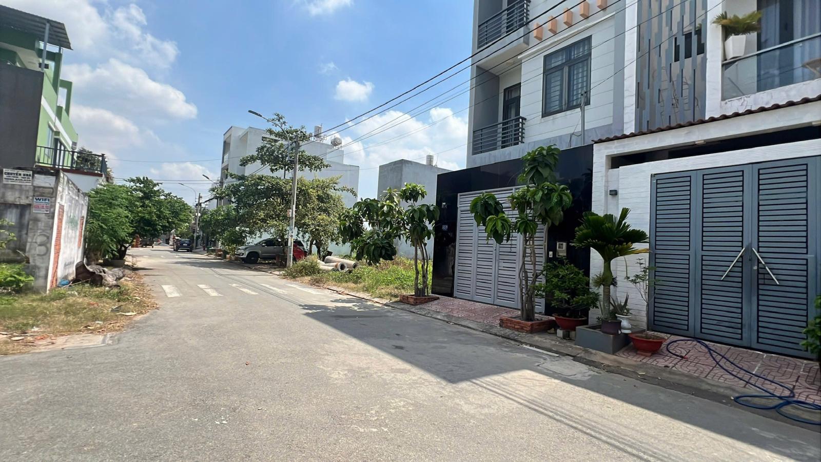 Bán đất kdc sổ hồng ,có sẵn căn nhà kho trên Q.9, 104m2 , ngang 6.3m 15981694