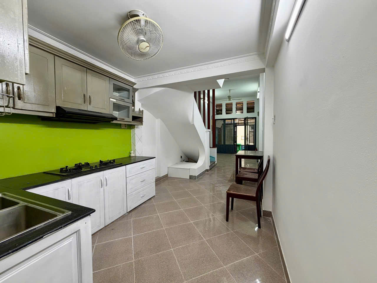 NHÀ QUẬN 10 – GIÁP QUẬN 3 – Hẻm Thông Lê Hồng Phong – CHỈ 5.3 TỶ
 15981699