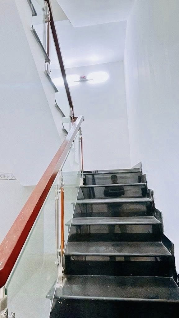 MẶT TIỀN  GIÁ HẺM  GIÁP TÂN PHÚ  NHÀ MỚI 3 TẦNG  100M2 NỞ HẬU  NHỈNH 7 15981702