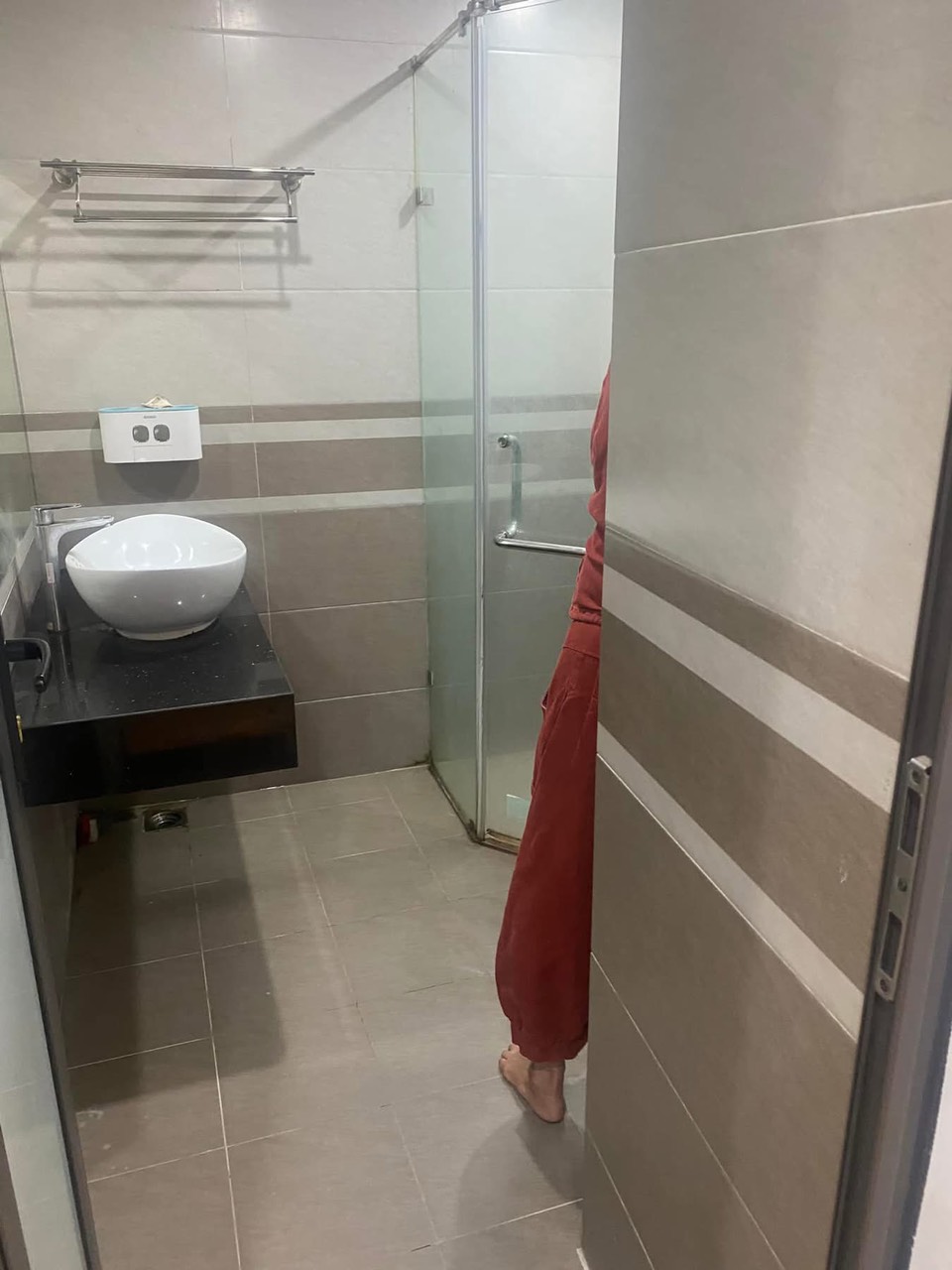 Chính chủ cho thuê nhà mặt đất 100m² full nội thất – ngõ 464 Âu Cơ, ô tô đỗ cửa – Giá 12tr/tháng 15981710