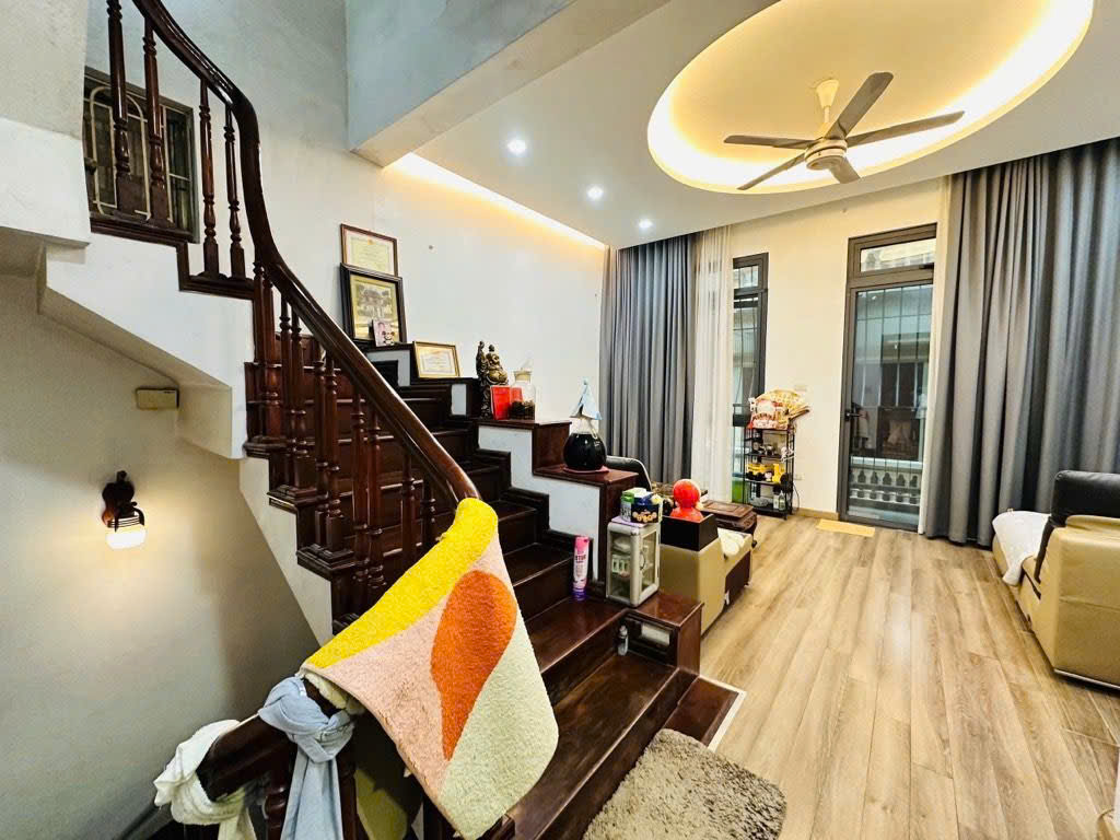 Bán nhà Hoàng Quốc Việt, 70m2, MT6m, ở + đầu tư giữ tiền cực tốt, chỉ 29.5 tỷ 15981743