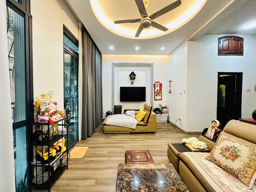 Bán nhà Hoàng Quốc Việt, 70m2, MT6m, ở + đầu tư giữ tiền cực tốt, chỉ 29.5 tỷ 15981743