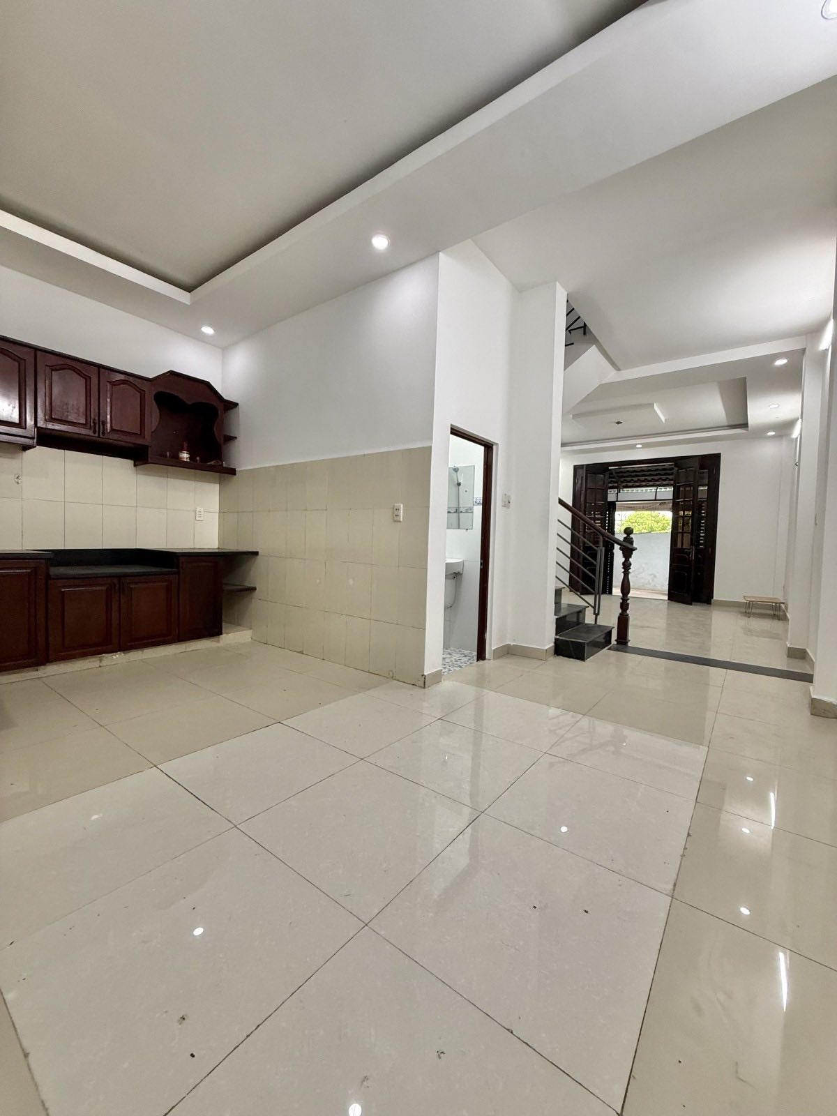 Bán nhà hẻm 3,5m đường Trường Chinh, gần Cộng Hòa, 5x12m, 4 Tầng - 4PN, chỉ 6,8 tỷ. 15981876