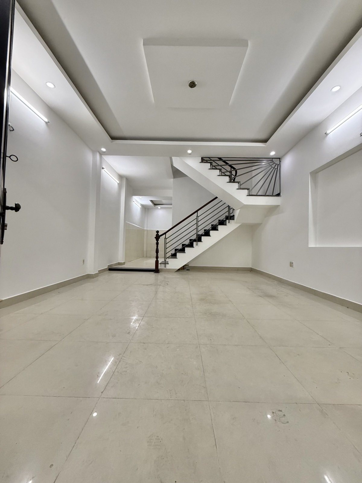 Bán nhà hẻm 3,5m đường Trường Chinh, gần Cộng Hòa, 5x12m, 4 Tầng - 4PN, chỉ 6,8 tỷ. 15981876