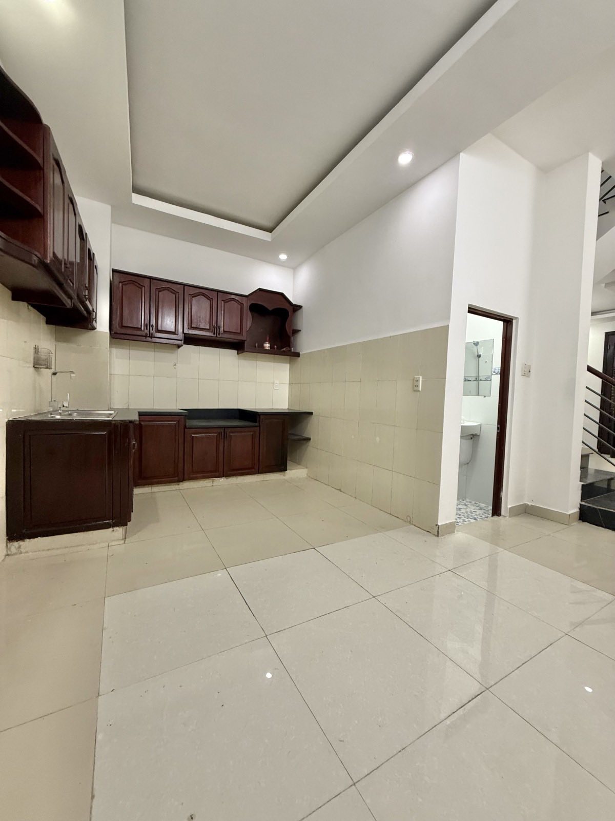 Bán nhà hẻm 3,5m đường Trường Chinh, gần Cộng Hòa, 5x12m, 4 Tầng - 4PN, chỉ 6,8 tỷ. 15981876