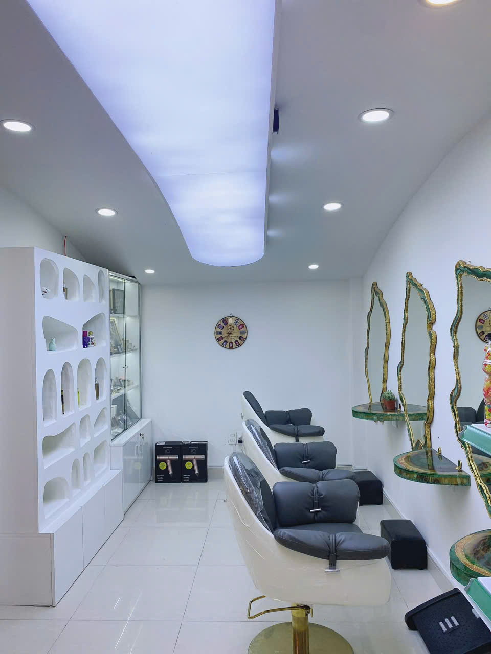 CẦN SANG NHƯỢNG SALON TÓC CÓ PHÒNG Ở LẠI TẠI QUẬN 5 15981881
