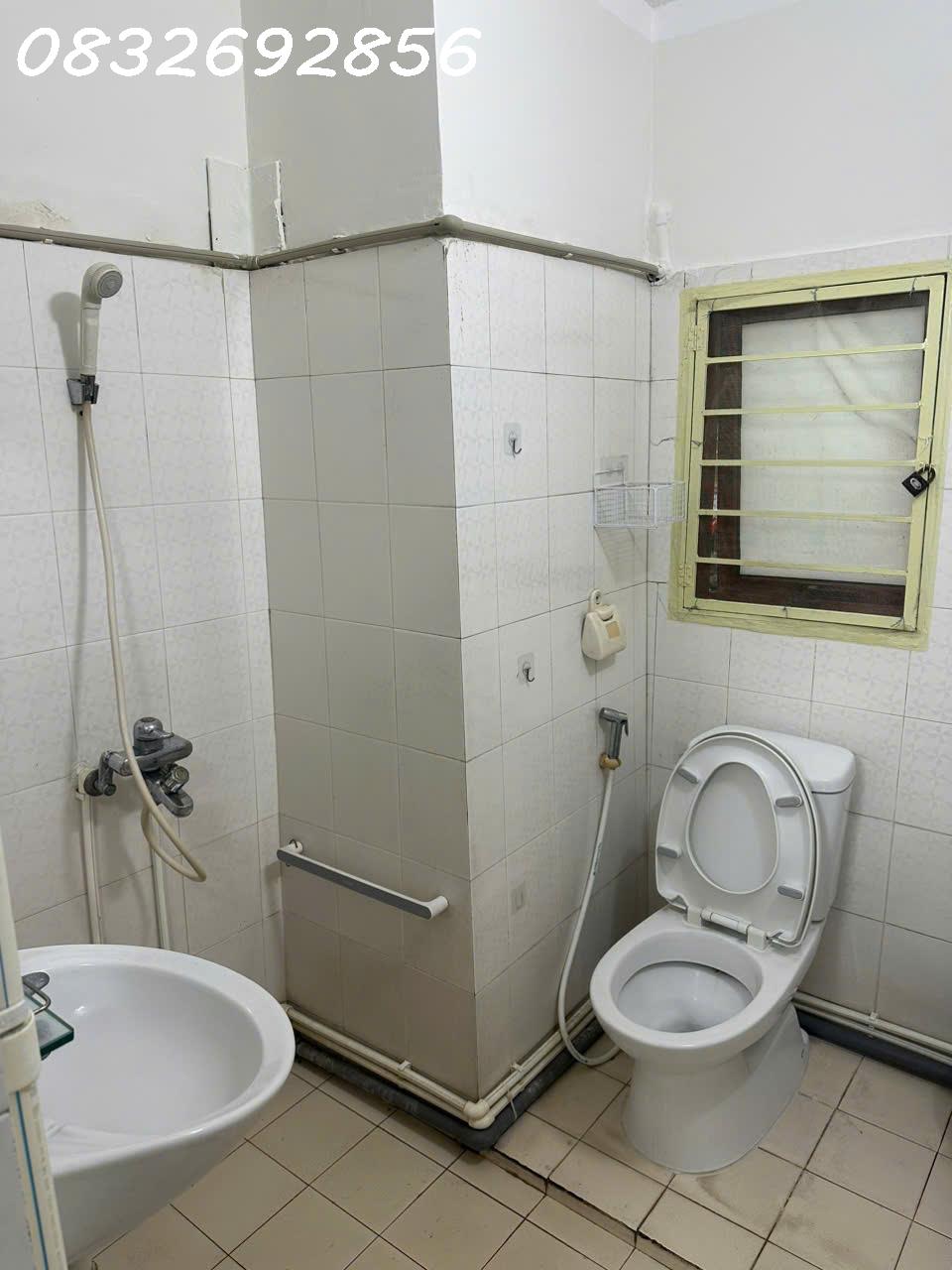 Cho thuê nhà tầng 3-D3 nhà lắp ghép P.Giảng Võ, Hà Nội, DT 51m2, 3 phòng, khu bếp, vệ sinh 15981891