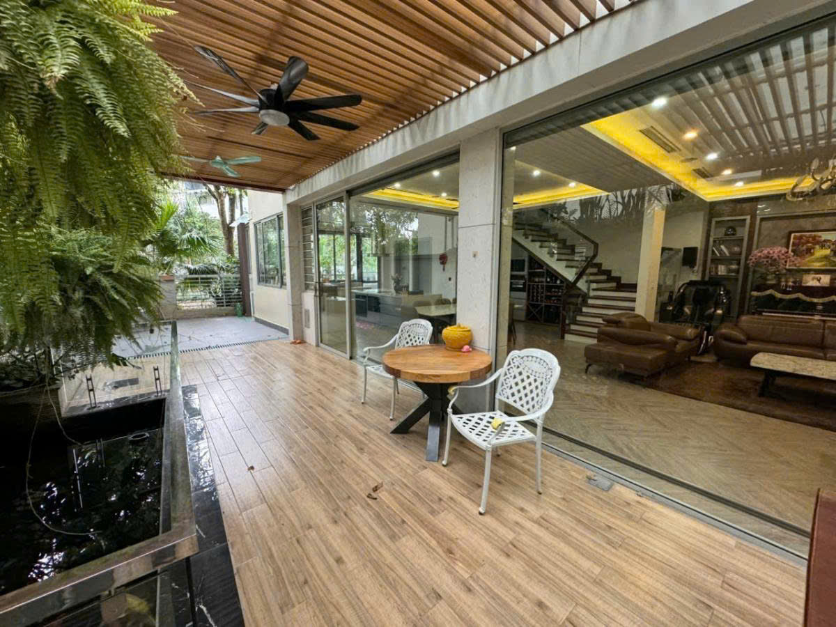 BÁN BIỆT THỰ CIPUTRA KHU C.DT 180M2, 4 TẦNG. Ở LUÔN. GẦN CÔNG VIÊN 65Ha.KĐT KIỂU MẪU Ở CỰC SƯỚNG 15981909