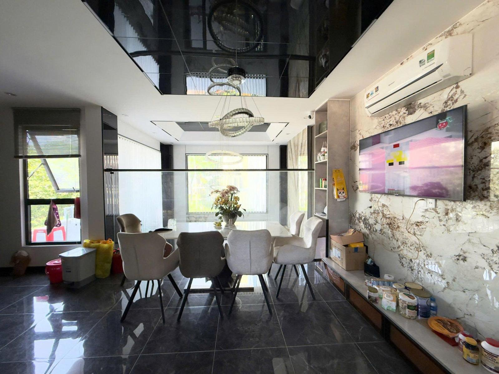 Bán nhà Biệt thự - Hẻm 6m Nguyễn Tư Giản, ngay EMART, 7,9x12m, 5 Tầng, 4PN, 11,3 tỷ. 15981919