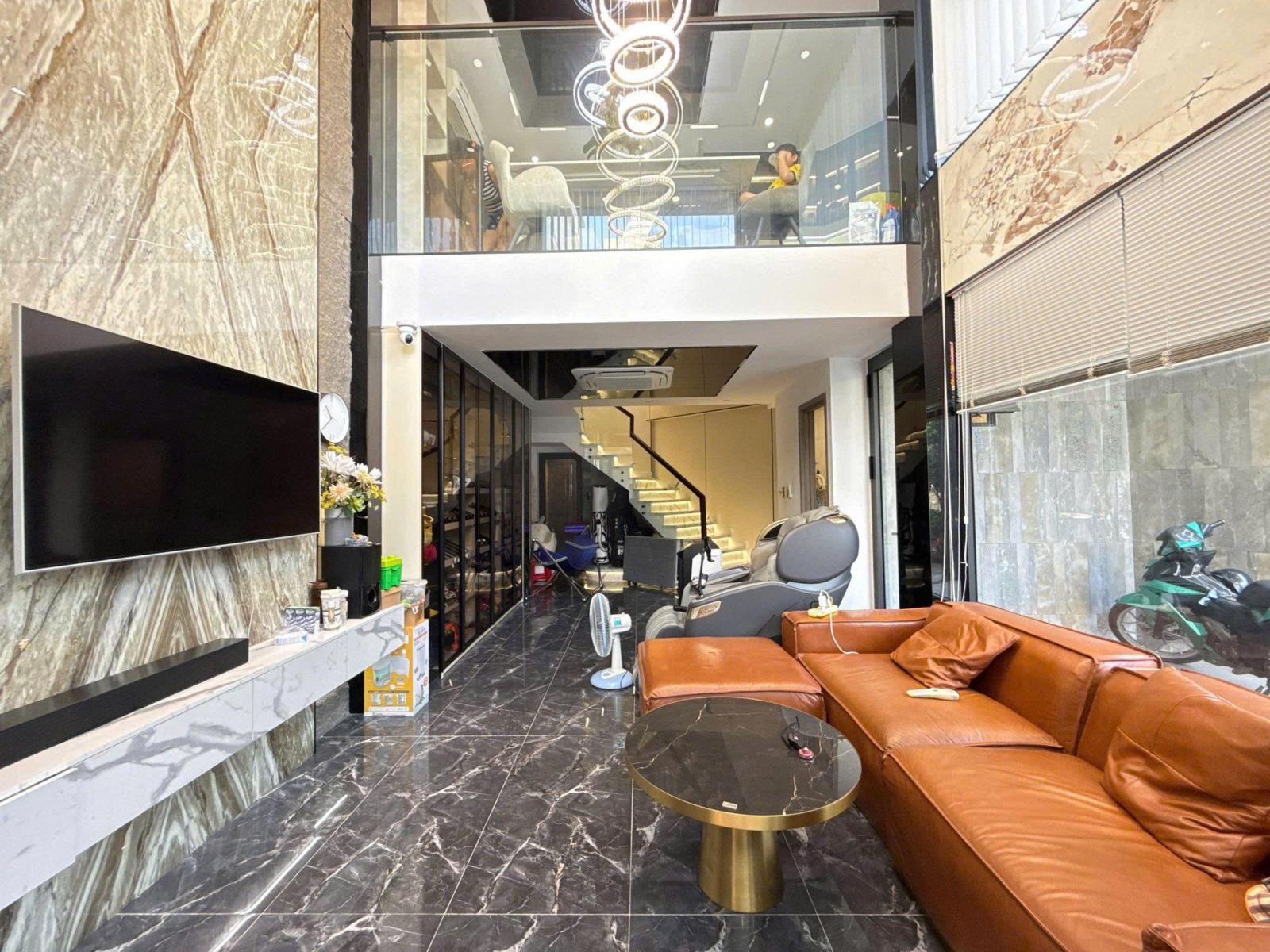 Bán nhà Biệt thự - Hẻm 6m Nguyễn Tư Giản, ngay EMART, 7,9x12m, 5 Tầng, 4PN, 11,3 tỷ. 15981919