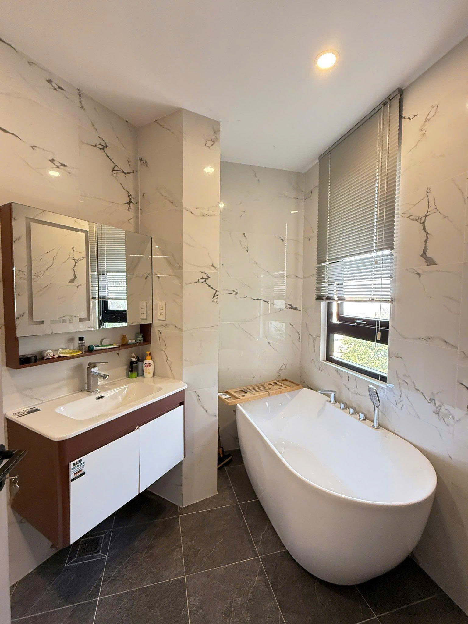 Bán nhà Biệt thự - Hẻm 6m Nguyễn Tư Giản, ngay EMART, 7,9x12m, 5 Tầng, 4PN, 11,3 tỷ. 15981919