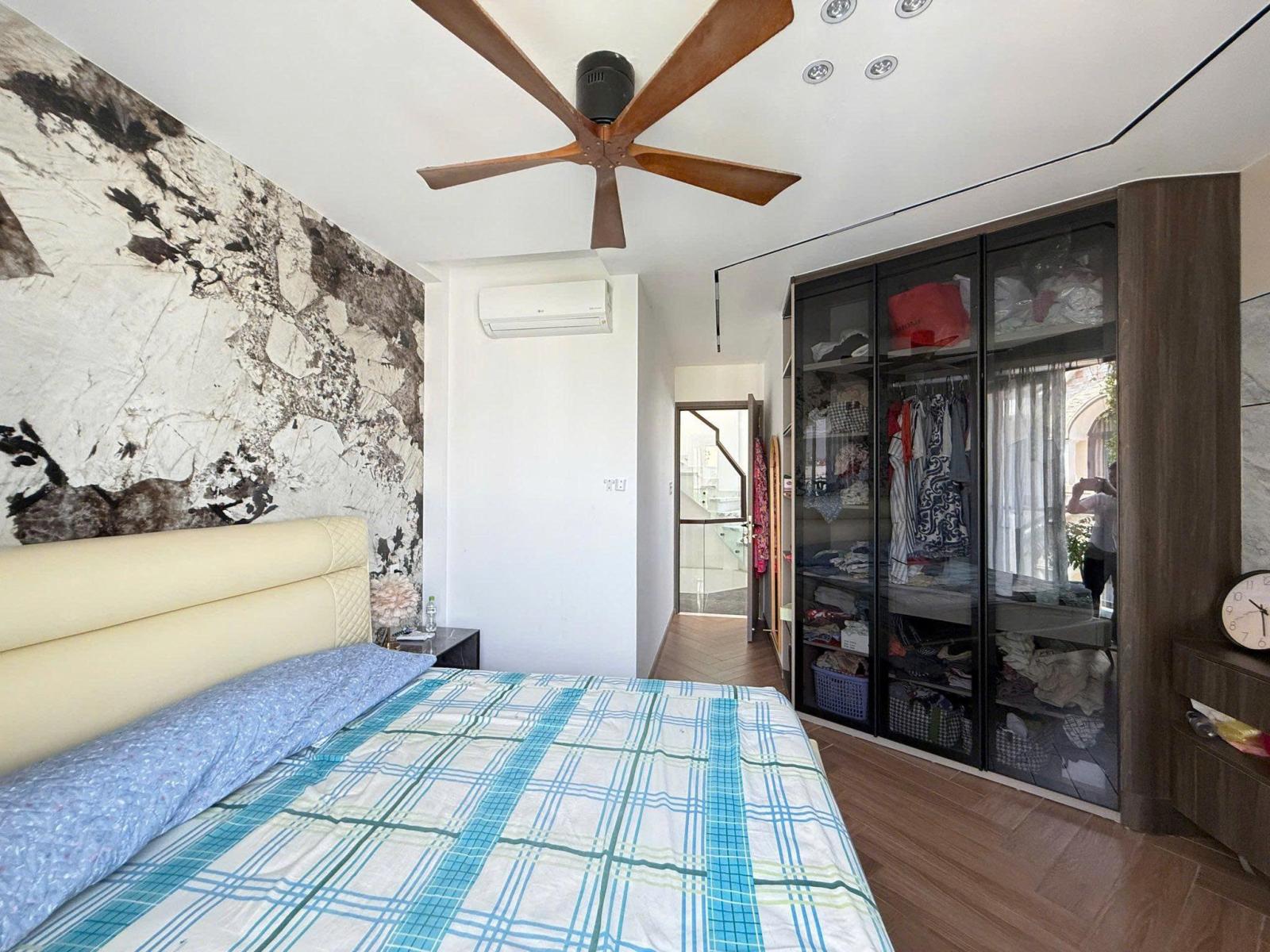 Bán nhà Biệt thự - Hẻm 6m Nguyễn Tư Giản, ngay EMART, 7,9x12m, 5 Tầng, 4PN, 11,3 tỷ. 15981919