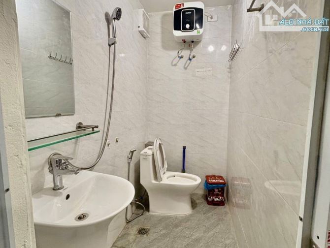 CHO THUÊ NHÀ 1 TẦNG+GÁC XÉP (DTSD=32M2)+NỘI THẤT, NGÕ Ô TÔ GIÁ TỐT- MẶT NGÕ 42 THỊNH LIỆT, HOÀNG MAI 15981924