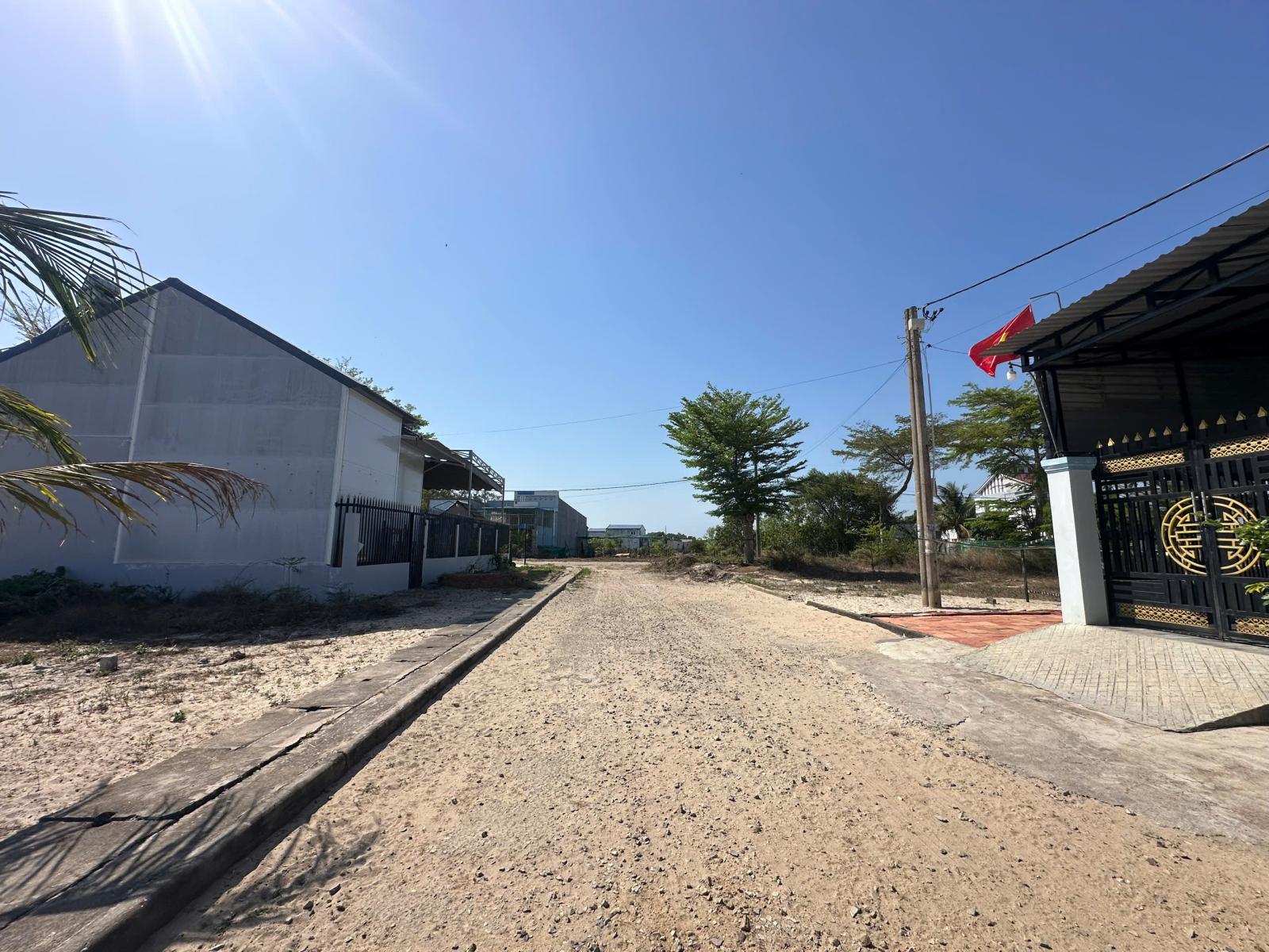 Bán đất full thổ cư KDC SGHT Tân Bình, LaGi giảm 60% chỉ 800 triệu gần biển 15981934