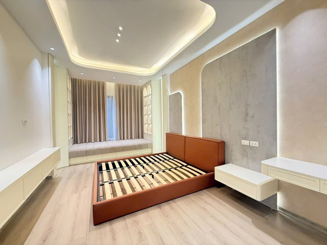 MUA NHÀ TÀI CHÍNH 14 TỶ PHỐ BỒ ĐỀ 45M2, 6T THANG MÁY. BẠN ĐỪNG BỎ LỠ CƠ HỘI NÀY 15981941