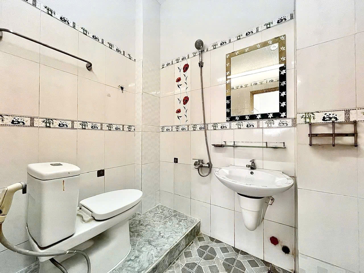 Nhà góc 4 tầng (6.1x10m) nở hậu DT lớn Bùi Minh Trực P5Q8. Giá 5.98 tỷ 15981977