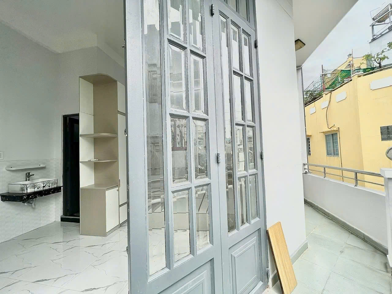 Nhà góc 4 tầng (6.1x10m) nở hậu DT lớn Bùi Minh Trực P5Q8. Giá 5.98 tỷ 15981977