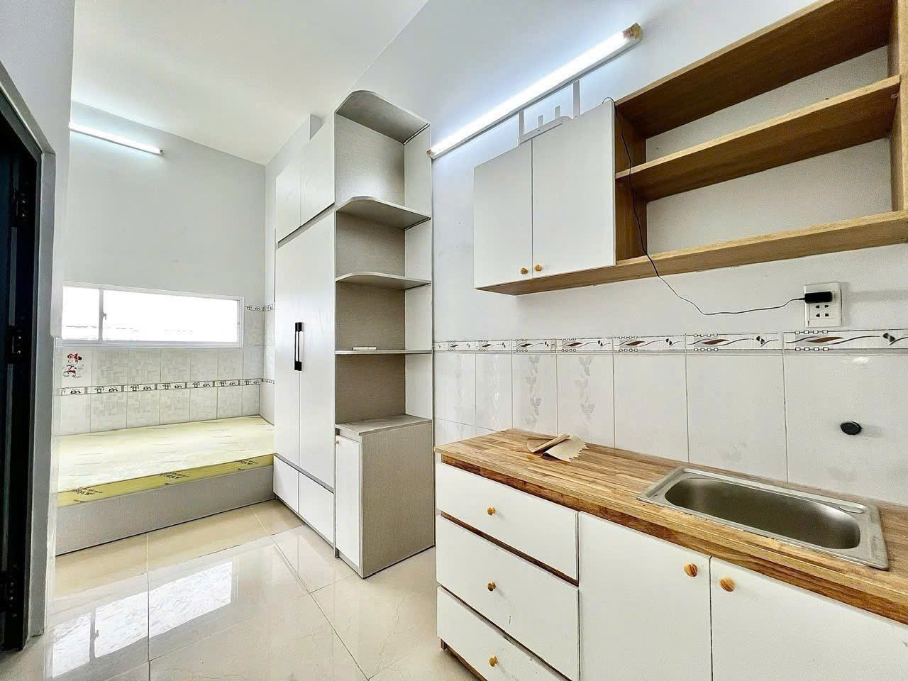 Nhà góc 4 tầng (6.1x10m) nở hậu DT lớn Bùi Minh Trực P5Q8. Giá 5.98 tỷ 15981978