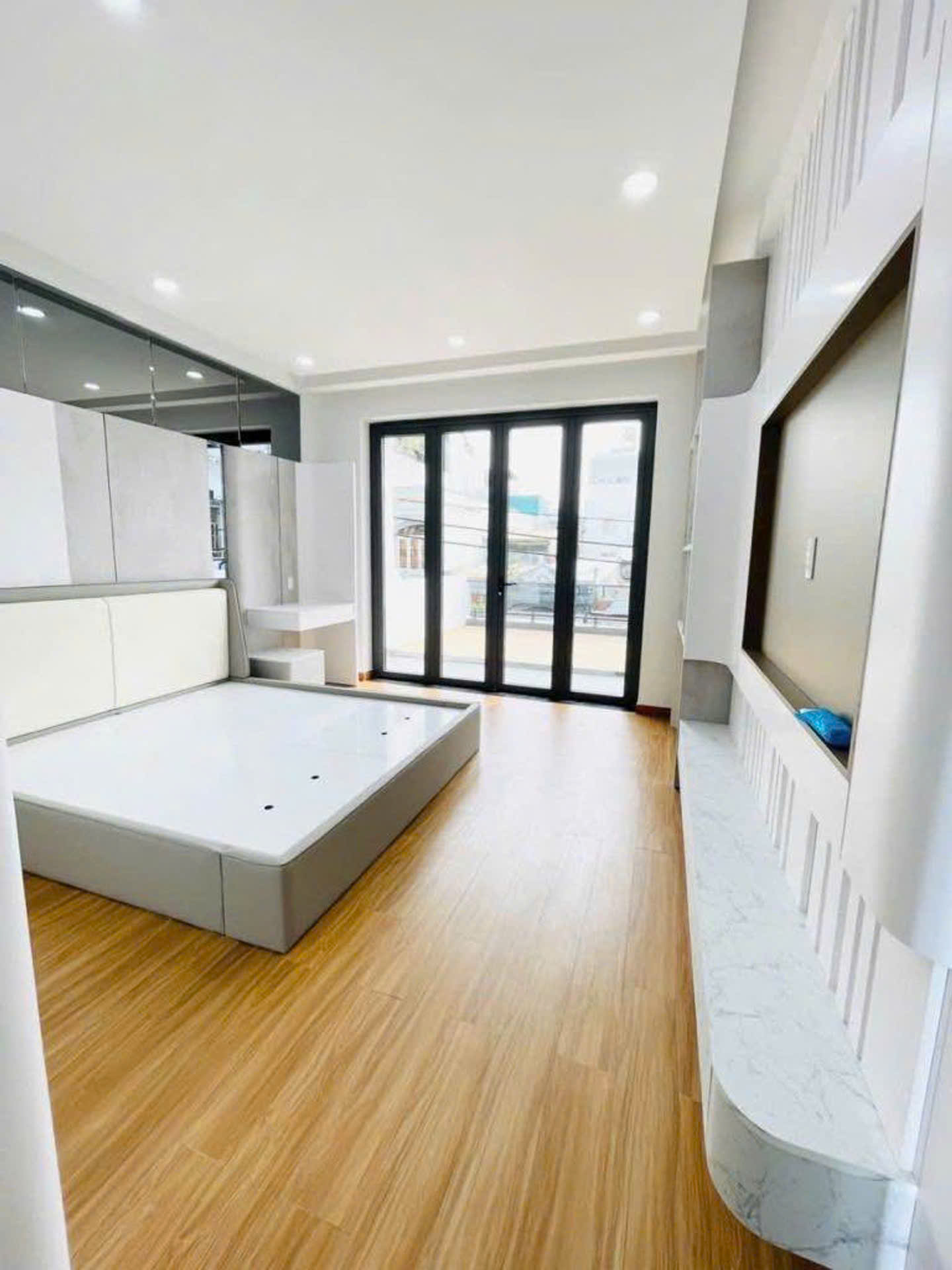 NHÀ MẶT TIỀN – THANG MÁY – TRUNG TÂM Q7 – 18.x TỶ 15981981