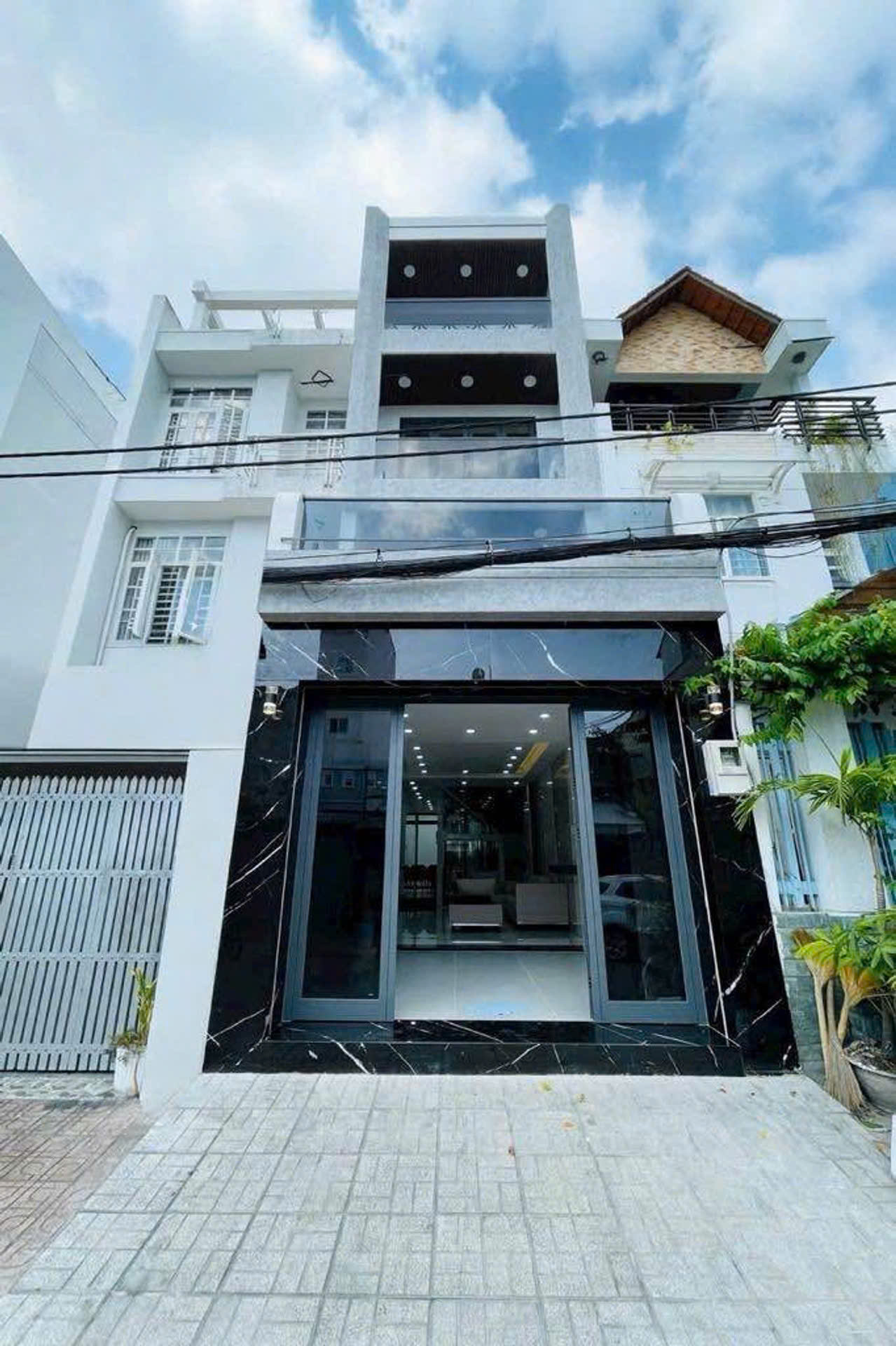 NHÀ MẶT TIỀN – THANG MÁY – TRUNG TÂM Q7 – 18.x TỶ 15981981