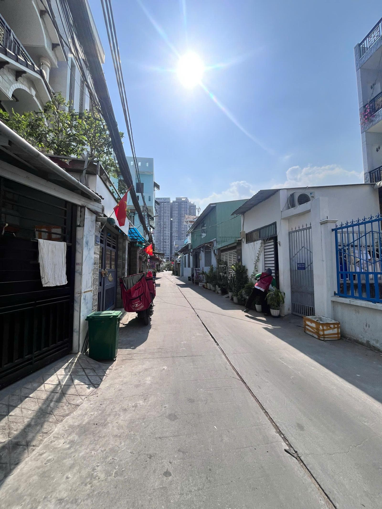 NHÀ_MỚI_Q.7 ĐẸP KHÁCH CHỈ XÁCH VALY VÀO Ở - XE HƠI NGỦ TRONG NHÀ- NỞ HẬU NHẸ TÀI LỘC. GIÁ NHỈNH 9 15981999