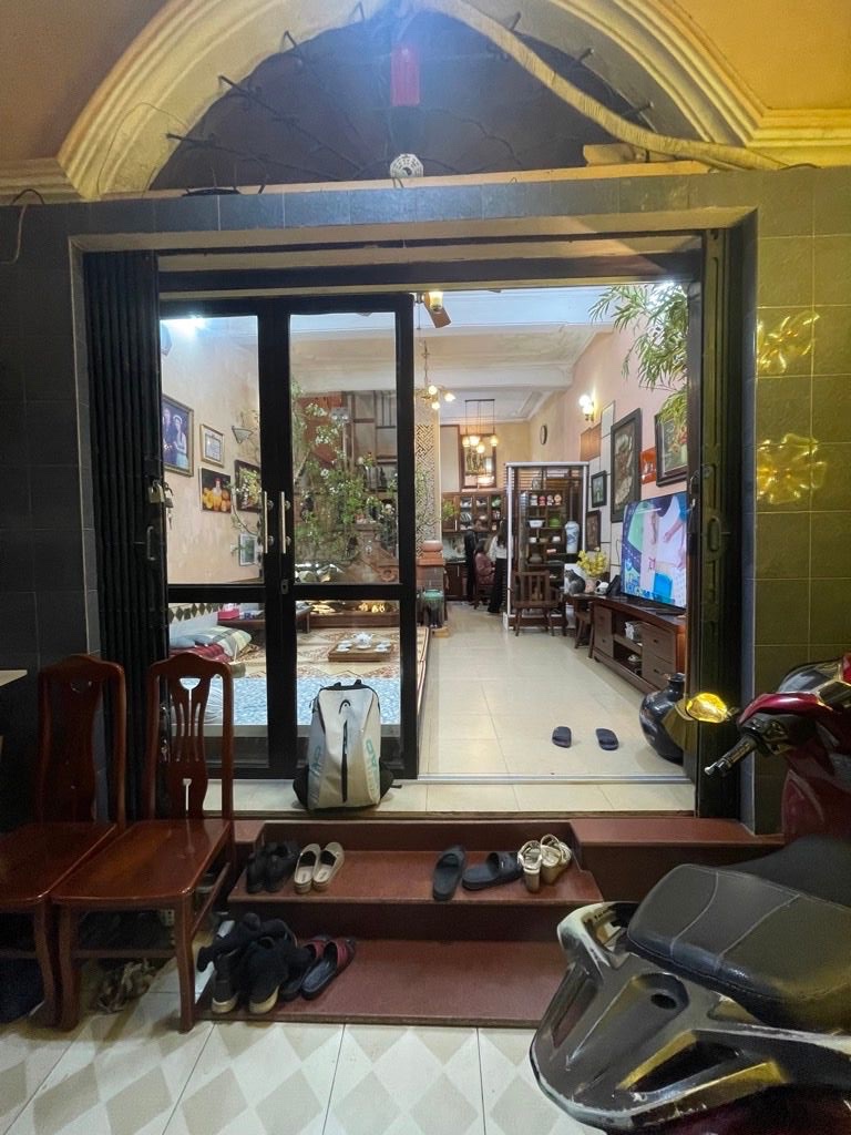 hoàng hoa thám DT 47m x4 tầng 14 tỷ ngõ ba gác thông,gần ô tô tránh,gần hồ tây 15982008