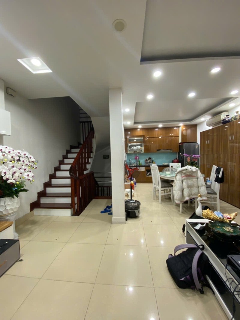 Bán nhà Nguyễn Văn Cừ,Long Biên 5 tầng,48m,mt5.6m oto vào nhà nhỉnh 13 tỷ 15982026