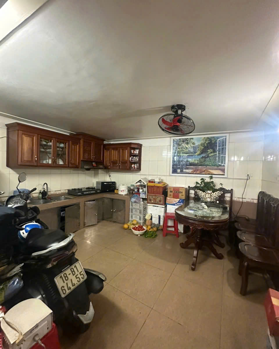 CHÍNH CHỦ BÁN NHÀ 3 TẦNG MẶT ĐƯỜNG NGUYỄN THIỆN THUẬT  - TP NAM ĐỊNH 15982207