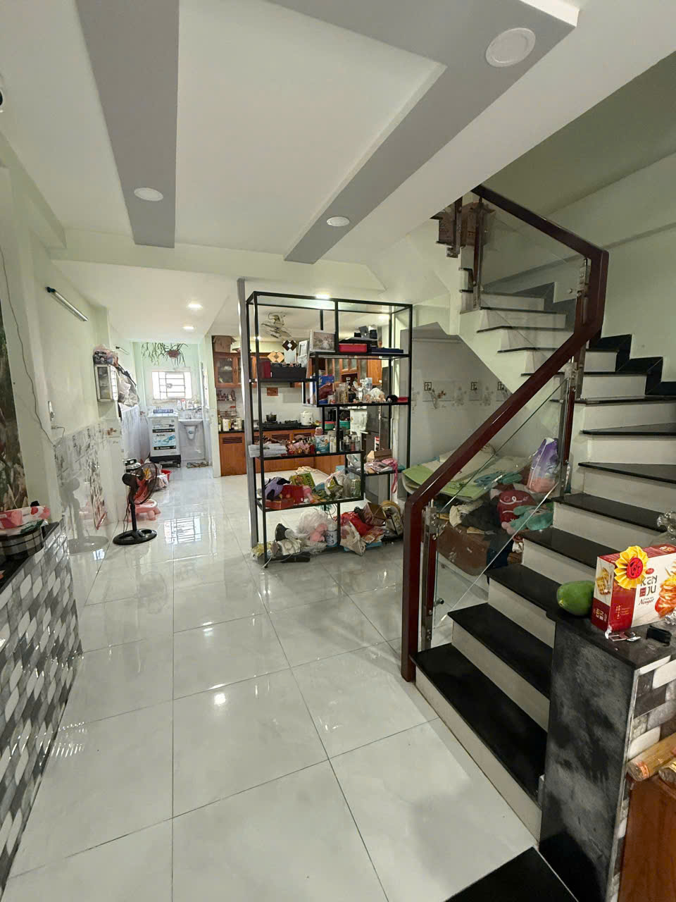 Nhà diên tích khủng 4mx18m đường 6m bùi văn ngữ hiệp thành q12 15982219