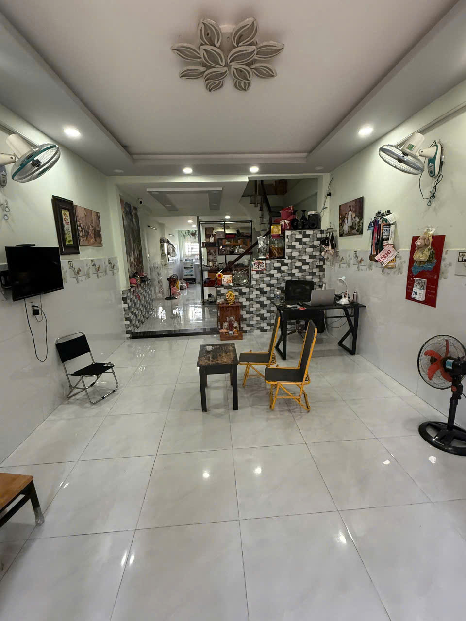 Nhà diên tích khủng 4mx18m đường 6m bùi văn ngữ hiệp thành q12 15982219