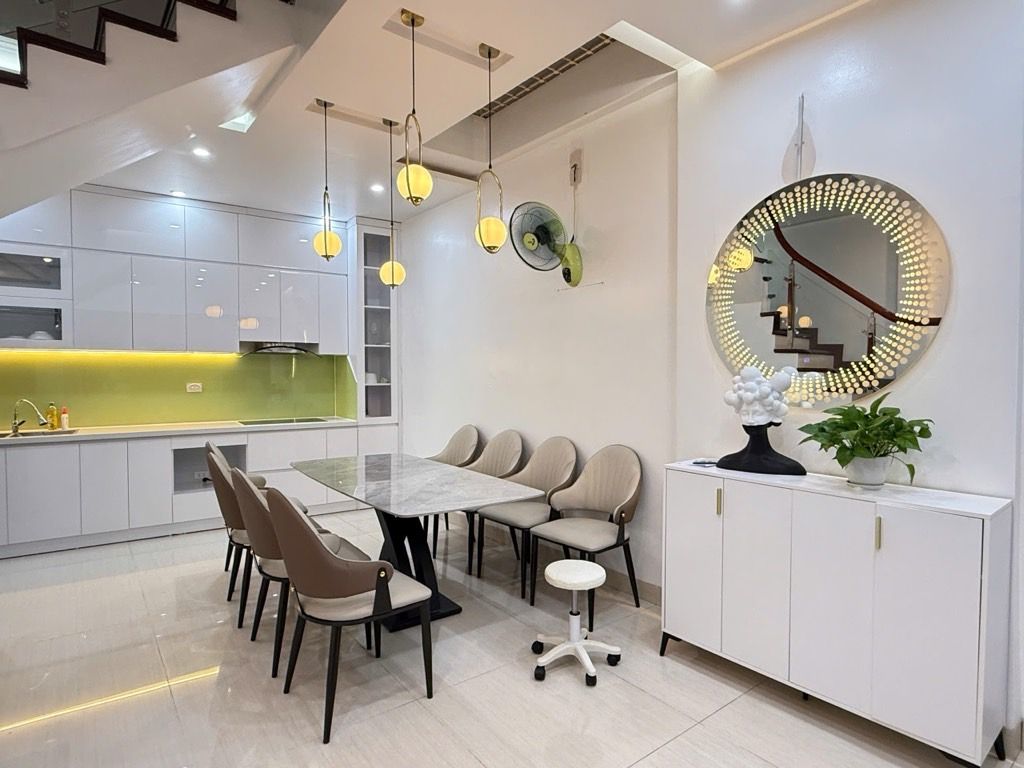 duy nhất 1 căn. Hơn 9 tỷ ngọc lâm 35m x 5T oto đỗ cửa ở luôn. 15982251