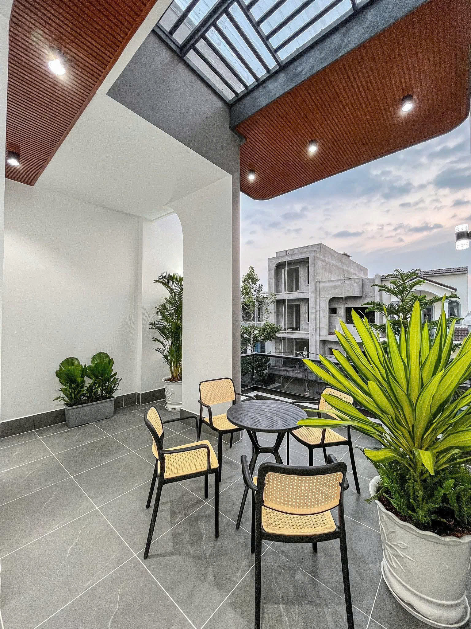 Bán nhà hẻm 202 Phạm Văn Hai; phường 5 Tân Bình (4,5*20) 3 tầng 15982285