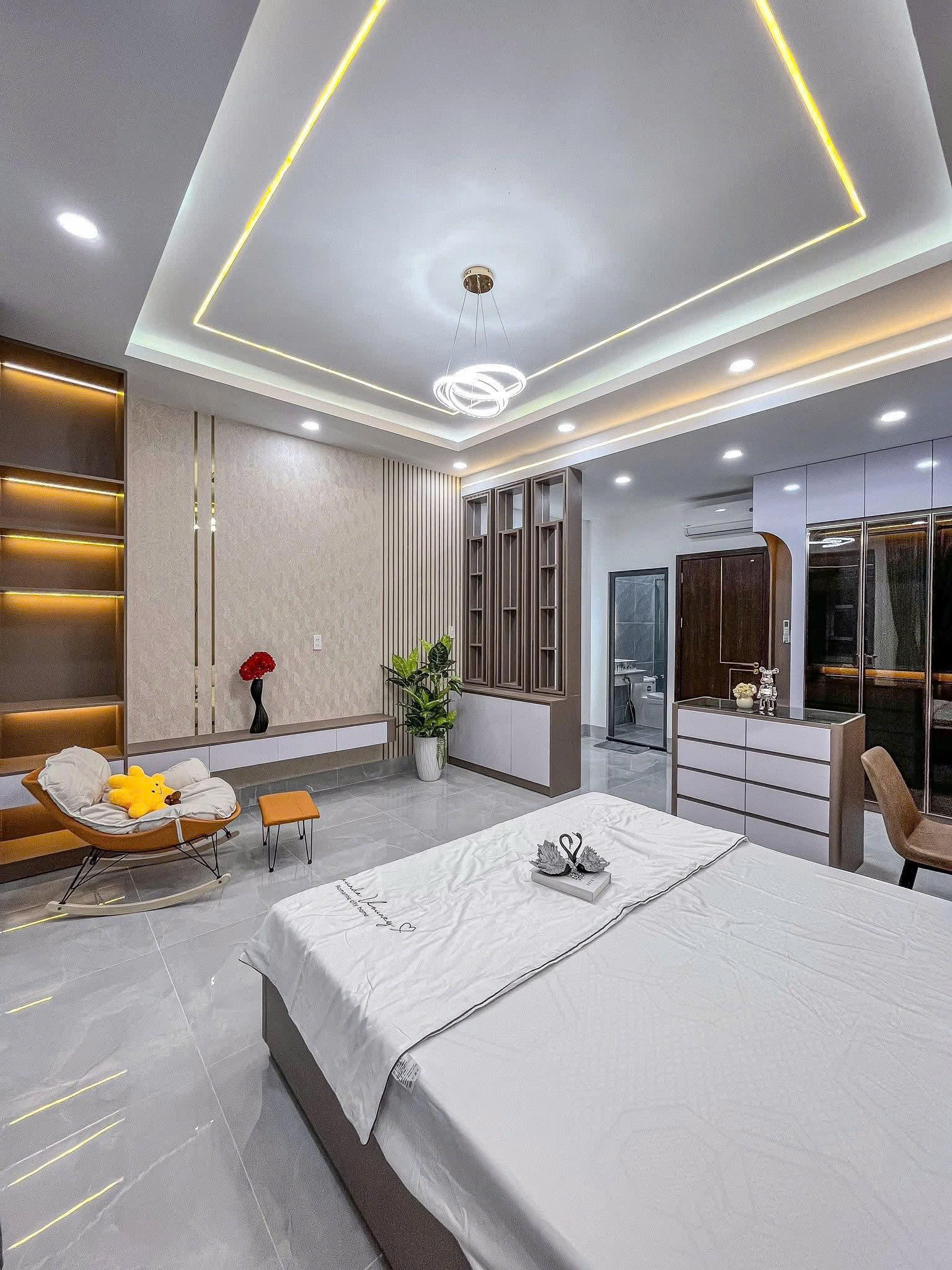 Bán nhà hẻm 202 Phạm Văn Hai; phường 5 Tân Bình (4,5*20) 3 tầng 15982285