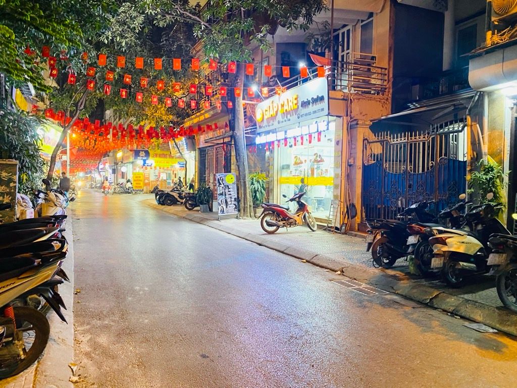 Chỉ hơn 9 tỷ. mặt phố Ngọc Lâm, Kinh Doanh 30m x 5T vỉa hè thêng thang ! 15982315