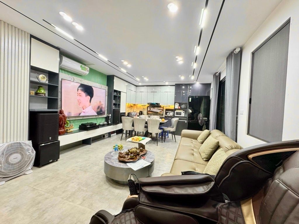 Chỉ hơn 9 tỷ. mặt phố Ngọc Lâm, Kinh Doanh 30m x 5T vỉa hè thêng thang ! 15982315