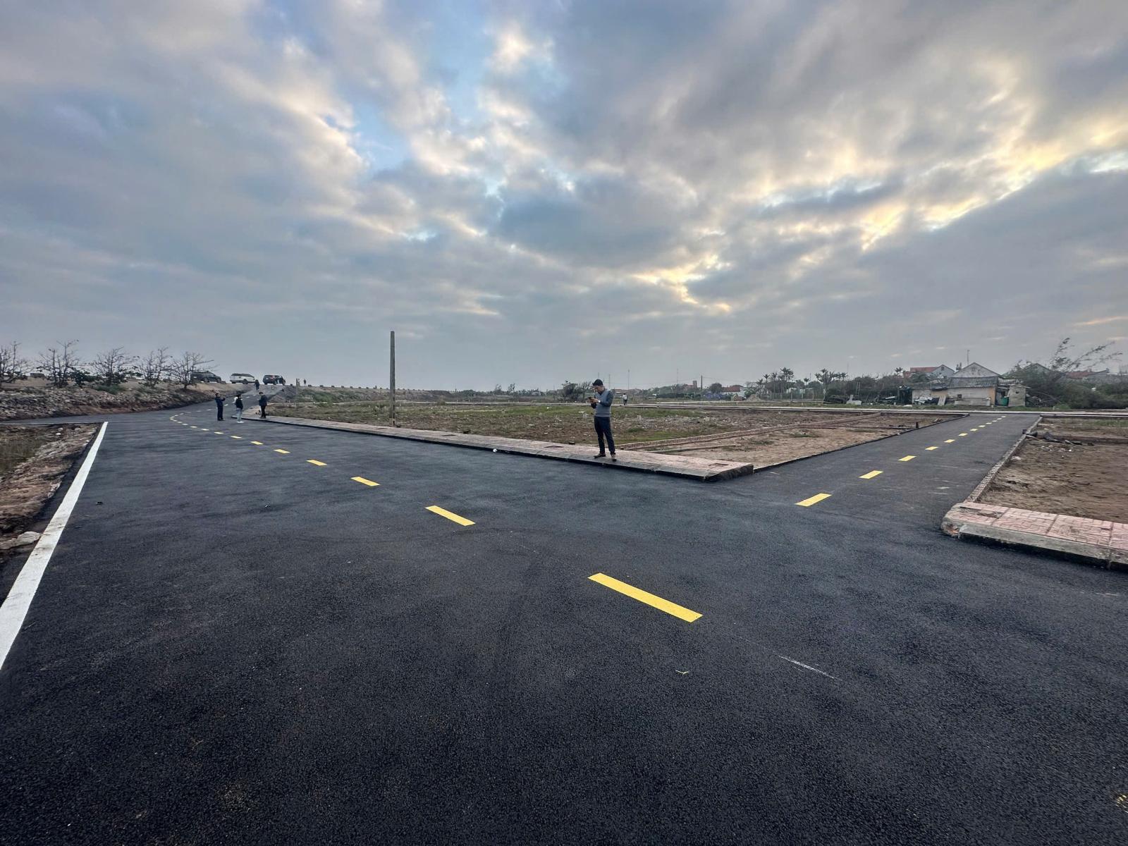 BÁN NHANH LÔ GÓC, 105m, mặt tiền 5.6m, hơn 1.5 tỷ, đặc khu kinh tế Ninh Cơ, Ninh Bình, sát biển 15982322