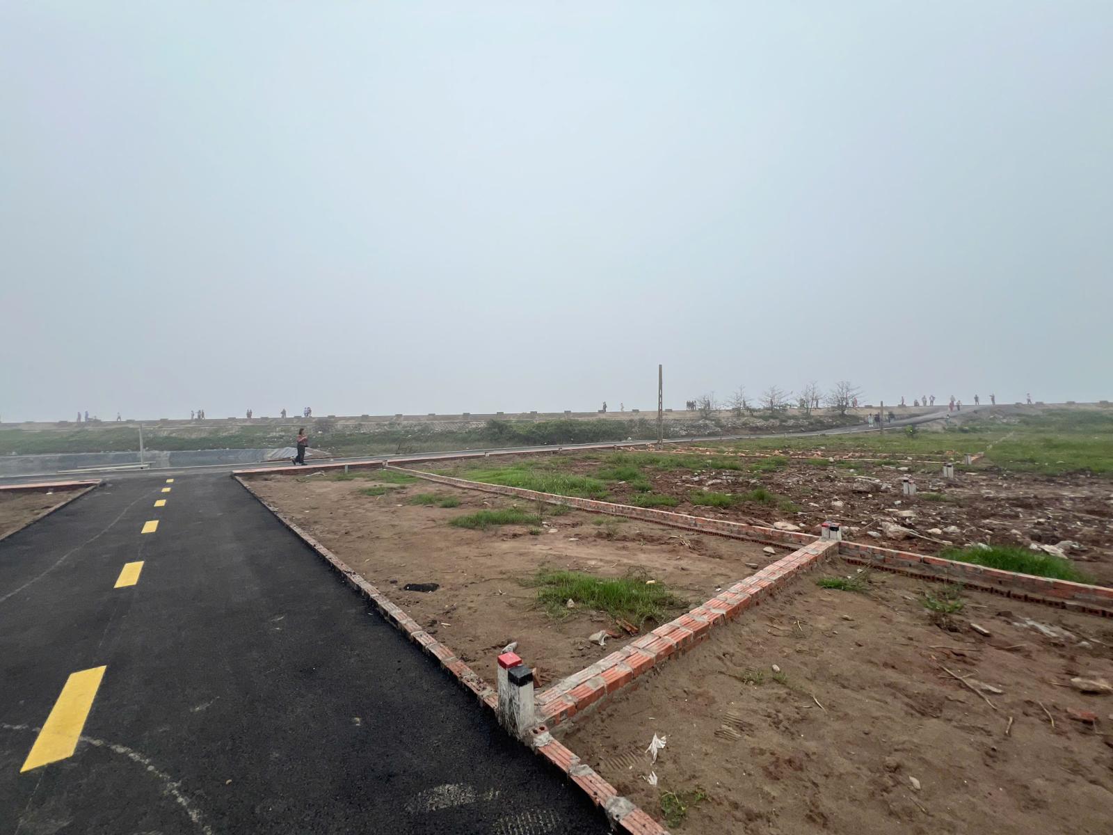 BÁN NHANH LÔ GÓC, 105m, mặt tiền 5.6m, hơn 1.5 tỷ, đặc khu kinh tế Ninh Cơ, Ninh Bình, sát biển 15982322