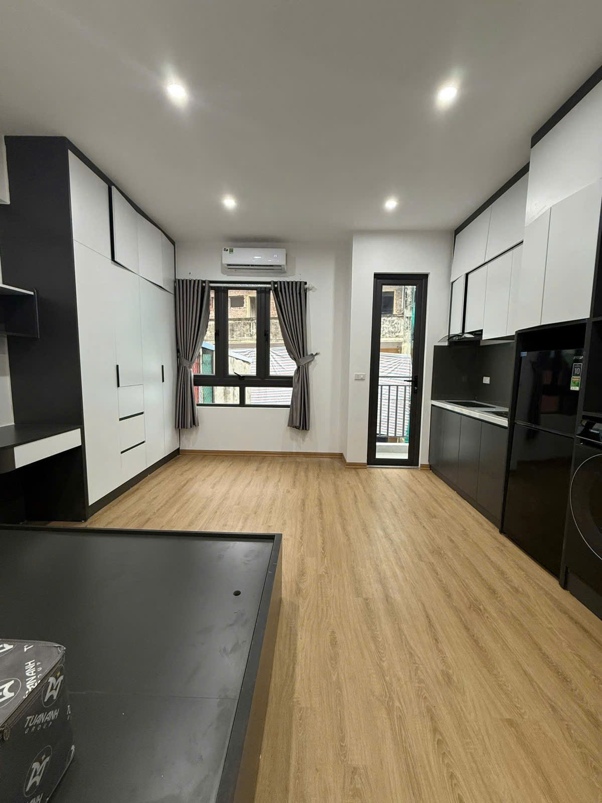 BÁN TOÀ CĂN HỘ DỊCH VỤ ĐÊ LA THÀNH 58m2 MẶT TIỀN 4,6m 6 TẦNG HƠN 12 TỶ THANG MÁY MỚI KÍNH KOONG – 15982374