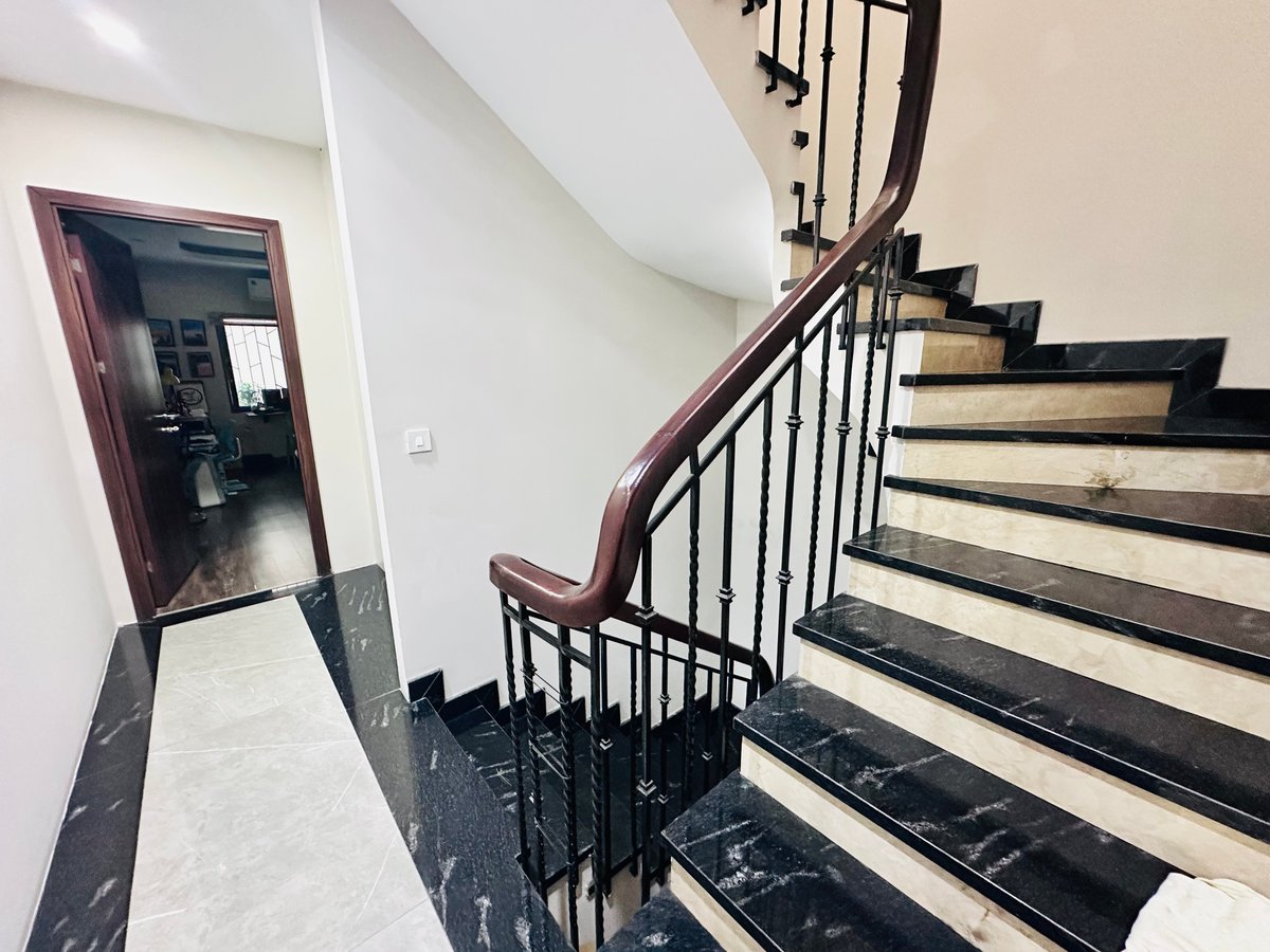 Bán Nhà Tân Mai. Hoàng Mai. 5 Tầng Thang Máy. Ô Tô. DT 74m2. MT 3.7m. Giá 22.4 Tỷ 15982412
