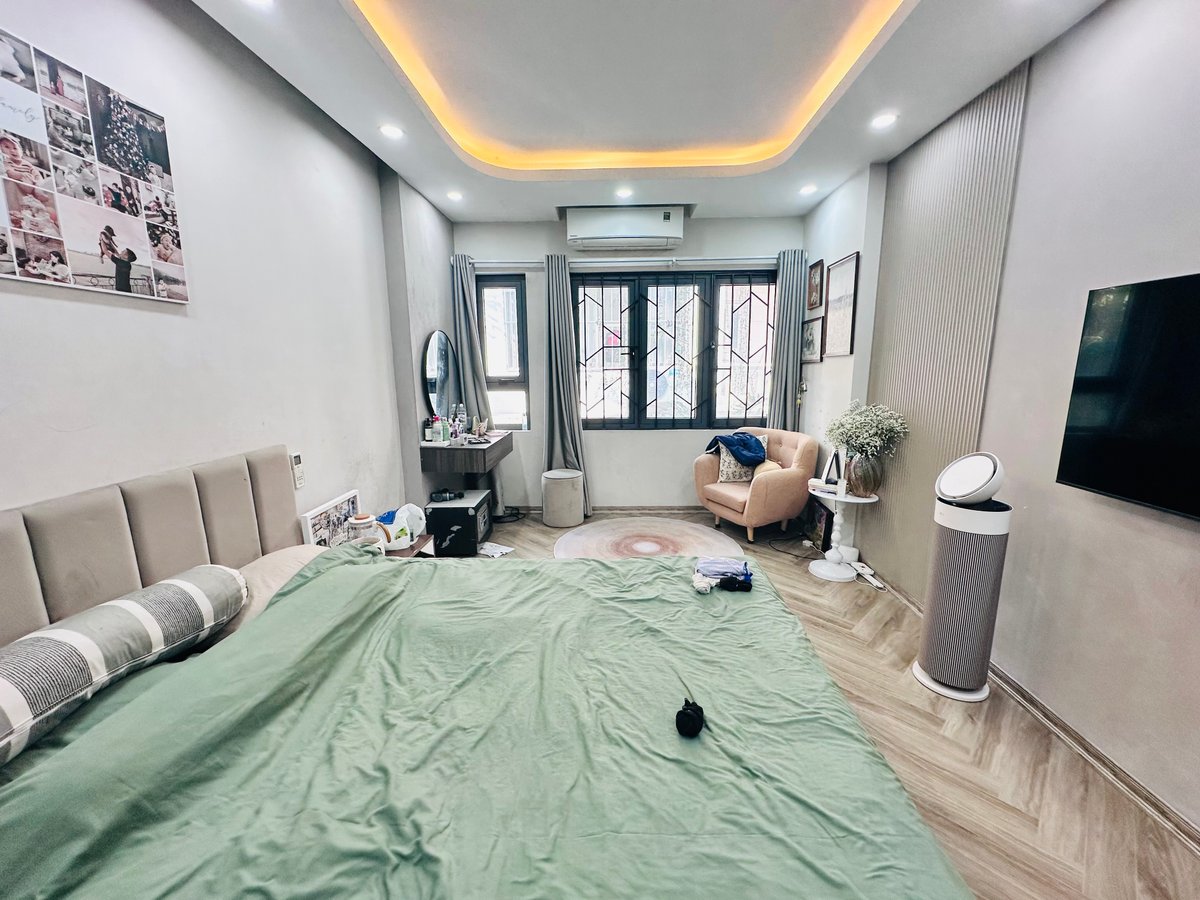 Bán Nhà Tân Mai. Hoàng Mai. 5 Tầng Thang Máy. Ô Tô. DT 74m2. MT 3.7m. Giá 22.4 Tỷ 15982412